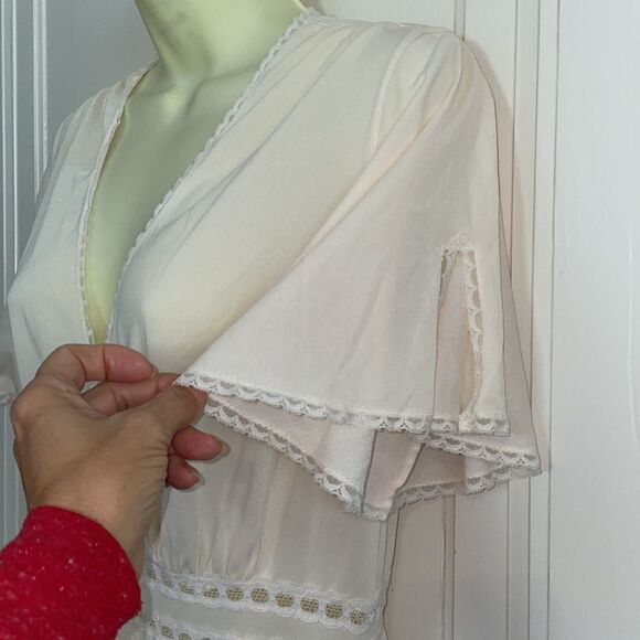 Vtg 60s/70s Miss Elaine cream V neck high waist flutter sleeve nightgown - Picture 3 of 8